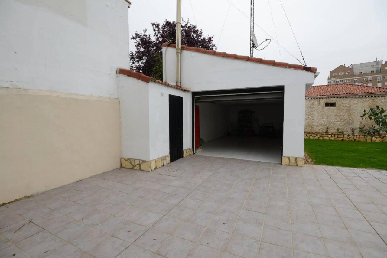 Housing Leon Casa Con Jardin Βίλα Εξωτερικό φωτογραφία