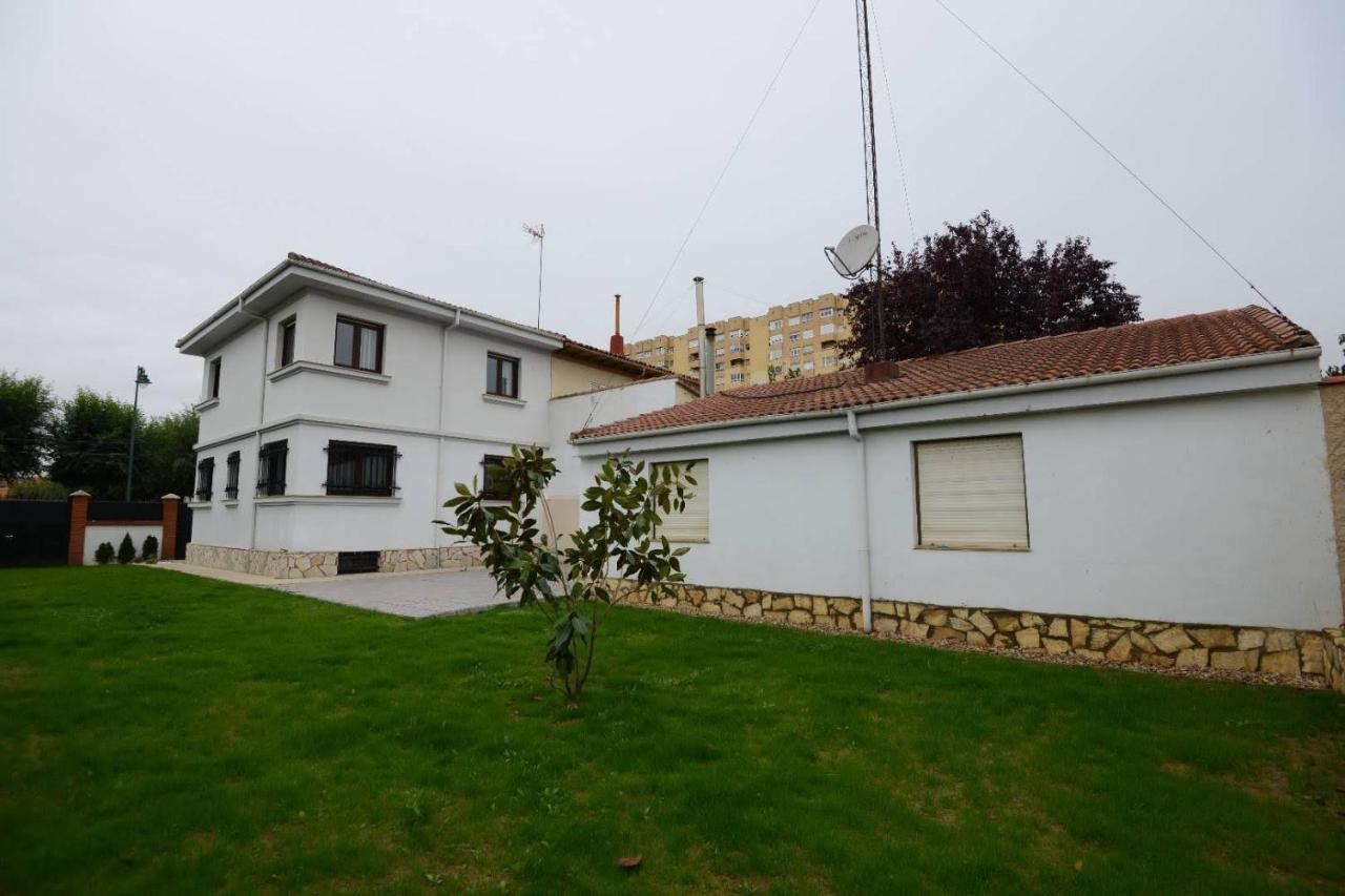 Housing Leon Casa Con Jardin Βίλα Εξωτερικό φωτογραφία