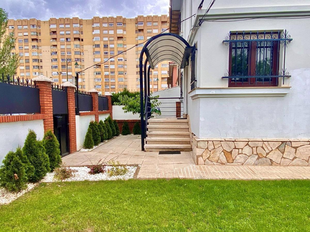 Housing Leon Casa Con Jardin Βίλα Εξωτερικό φωτογραφία